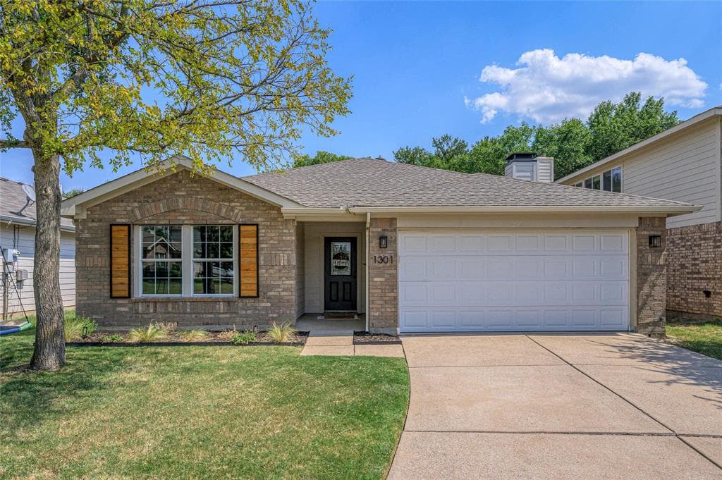 1301 Oak Hollow Ln