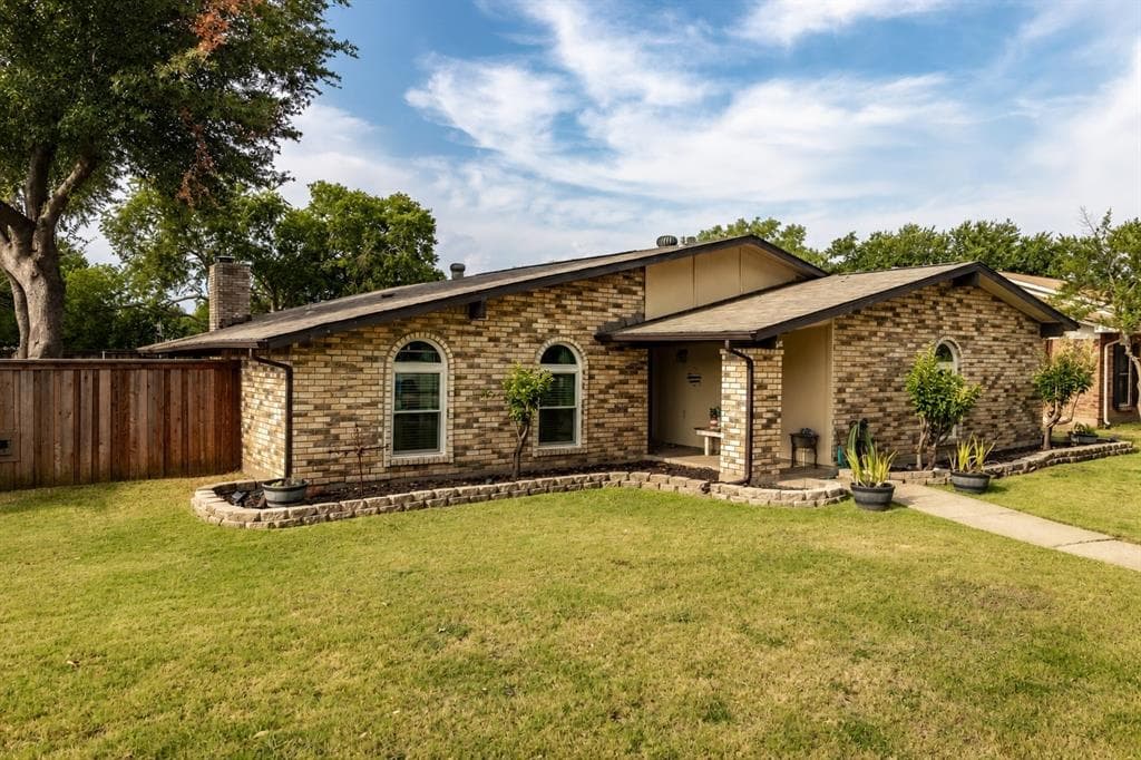 1204 Warwick Dr