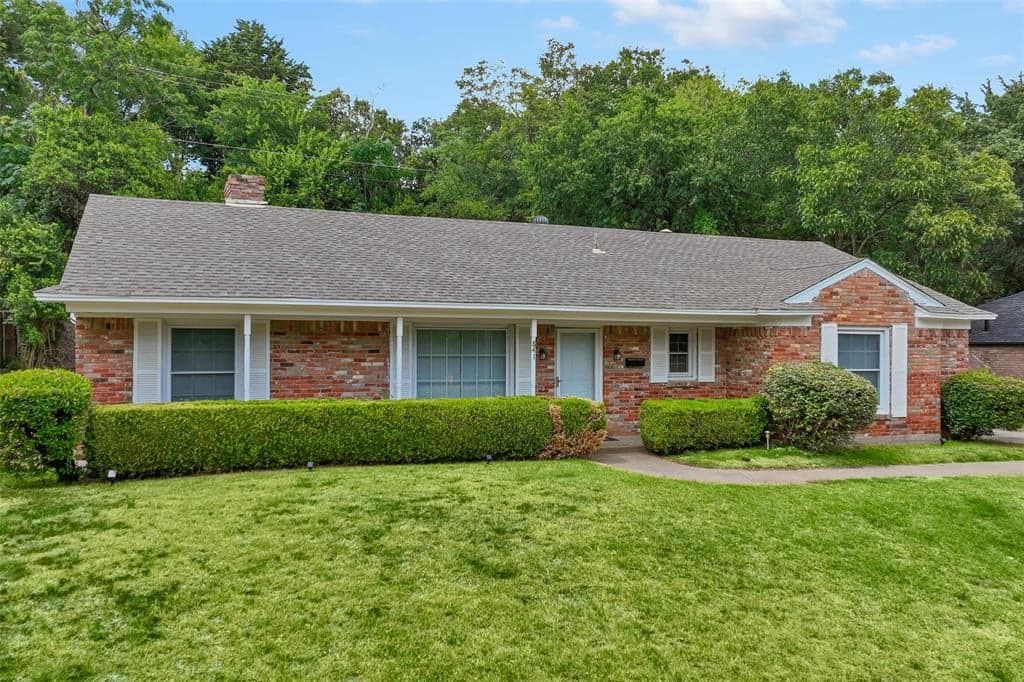 841 Brookwood Dr