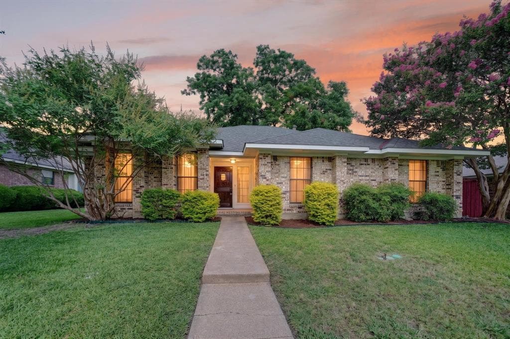 806 Lake Meadows Cir