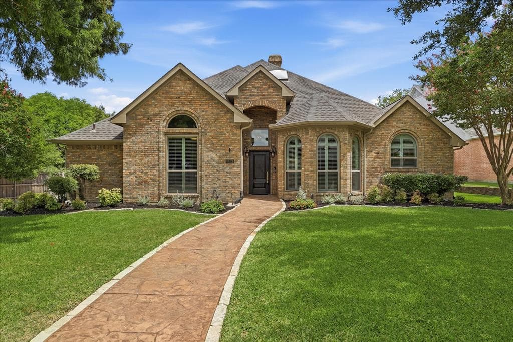 4829 Saint James Ct