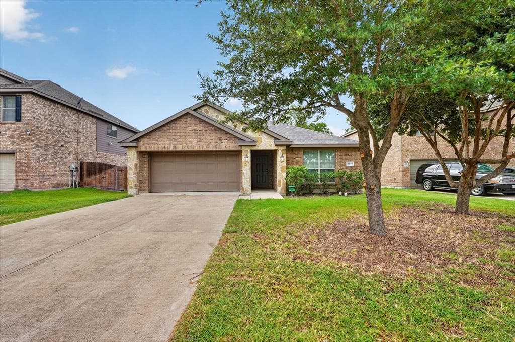 3015 Briarbrook Dr