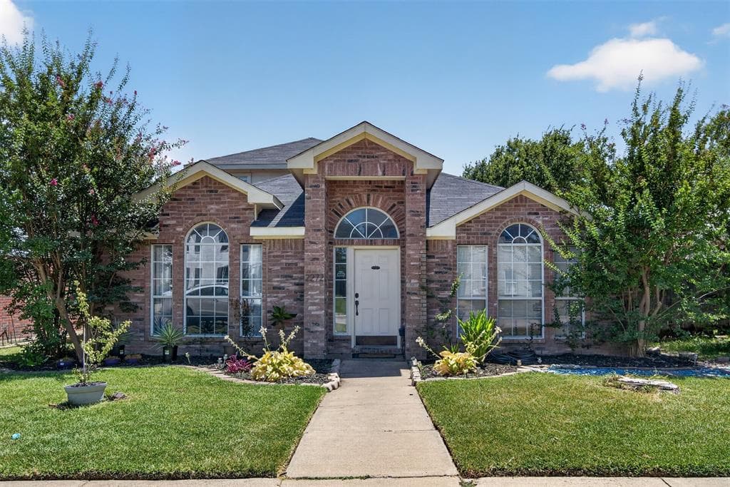 2272 Bresee Dr