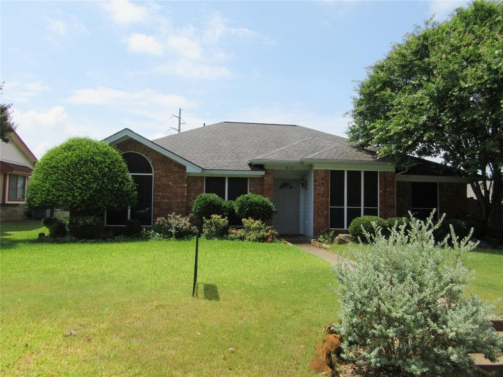 812 Red Oak Dr