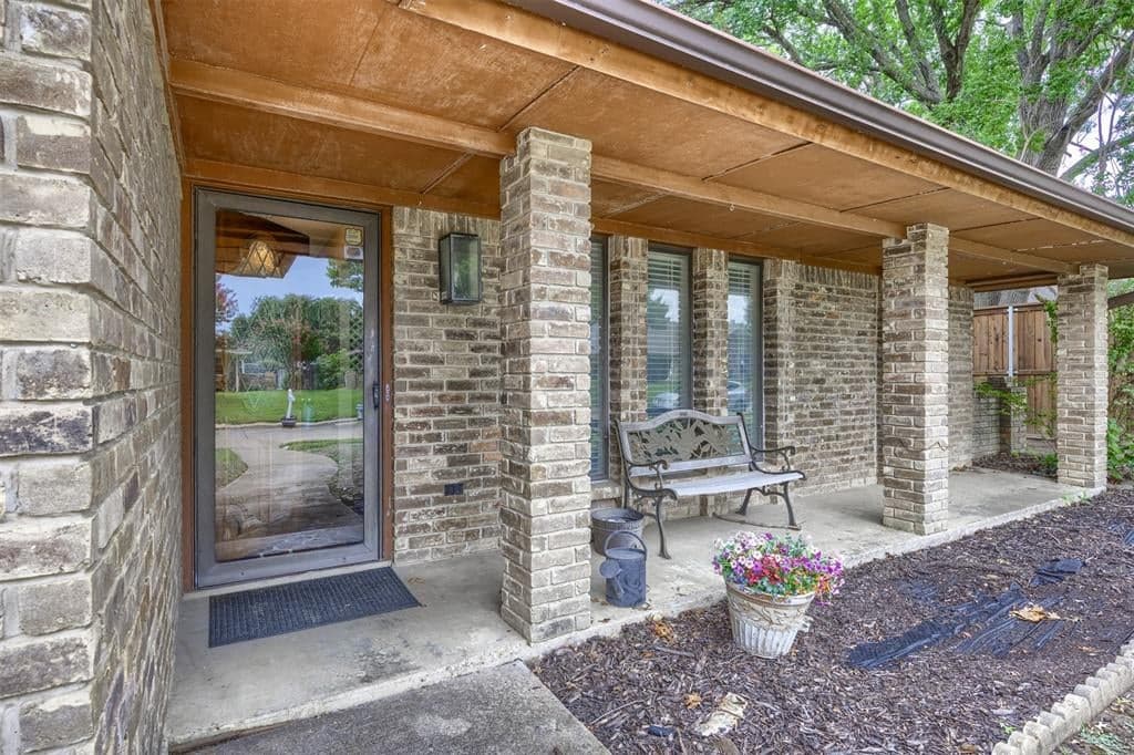 2500 Teakwood Ln