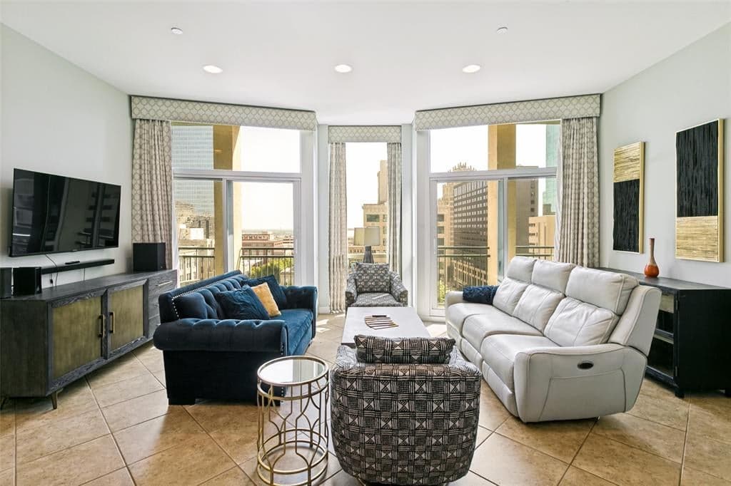 500 Throckmorton St Apt 901