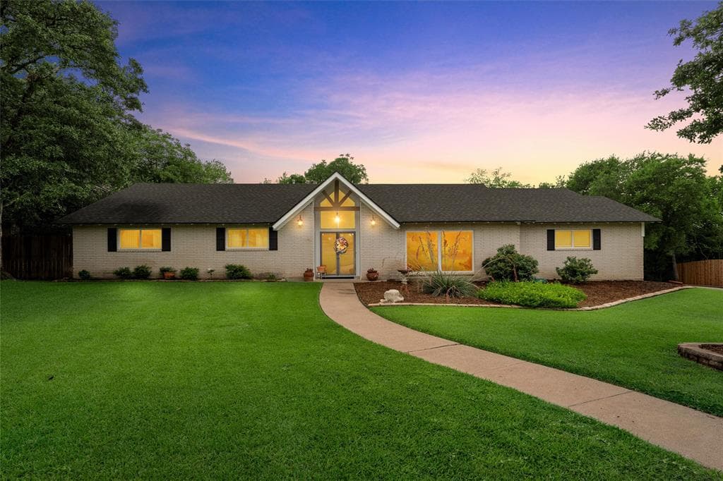 1124 Sierra Dr