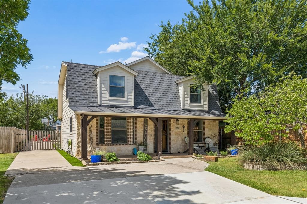 302 Denton Dr