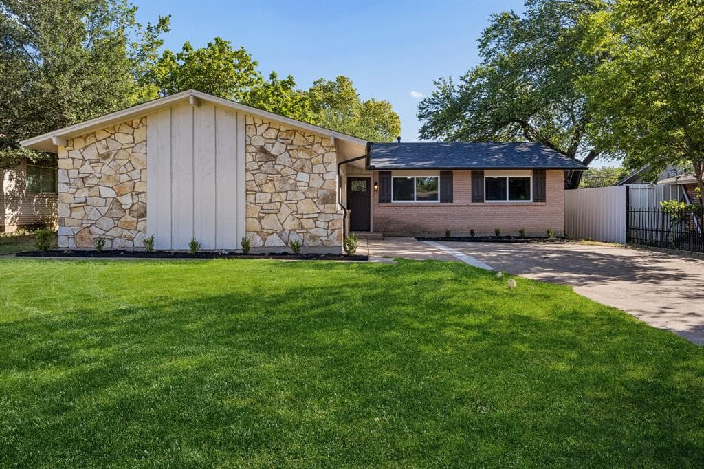 4639 Baystone Dr