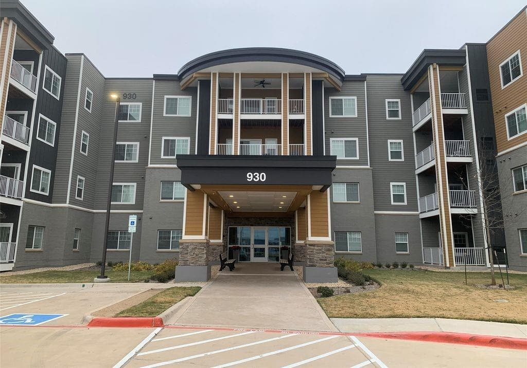 930 Stockton Dr # 409