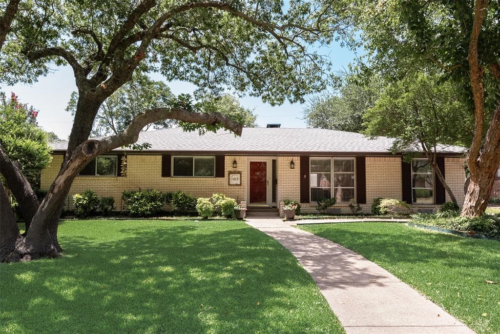 1213 Elmwood Dr