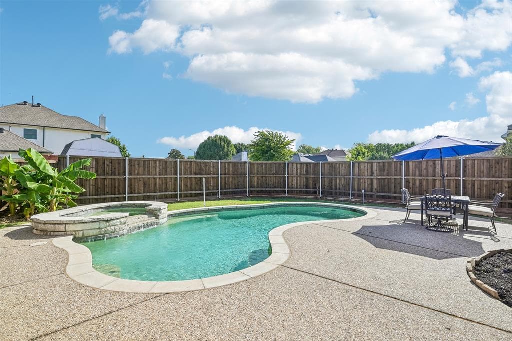 3901 Rolling Hills Dr