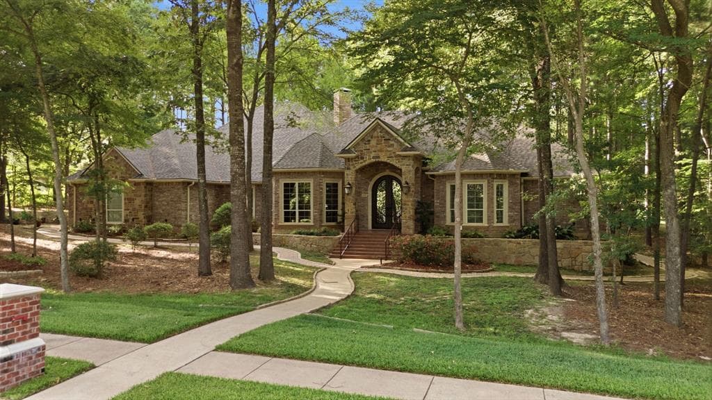 2030 Equestrian Ln