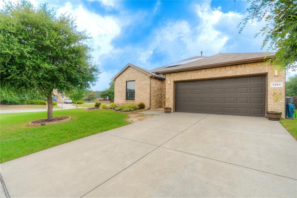 1201 Meadowlakes Dr