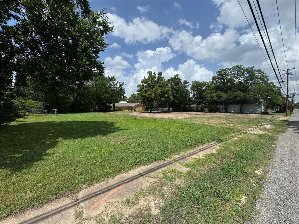 300 W 10th St
