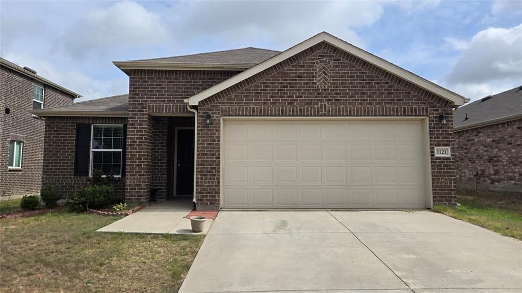 1121 Waggoner Dr