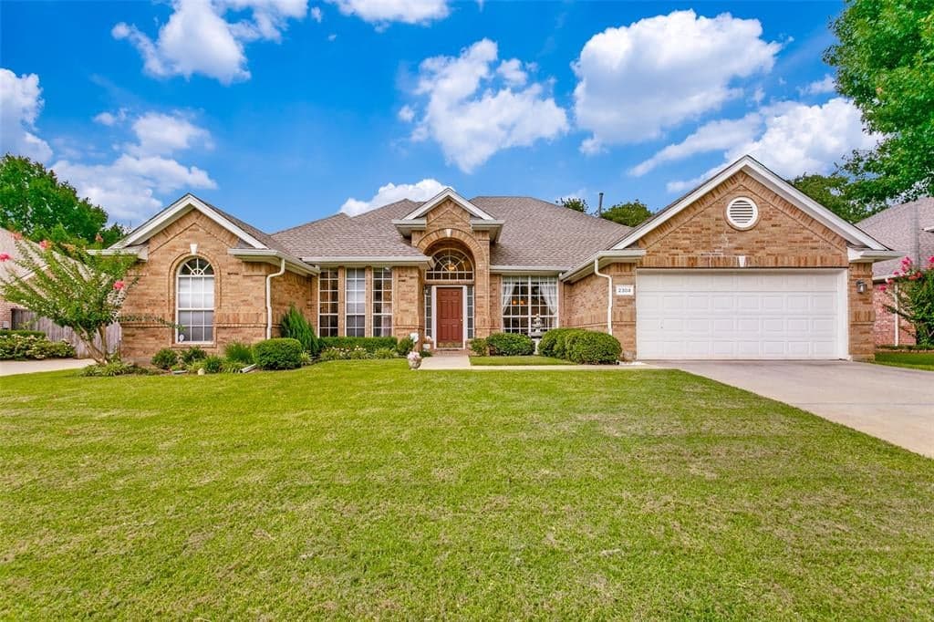 2304 Castlegate Dr