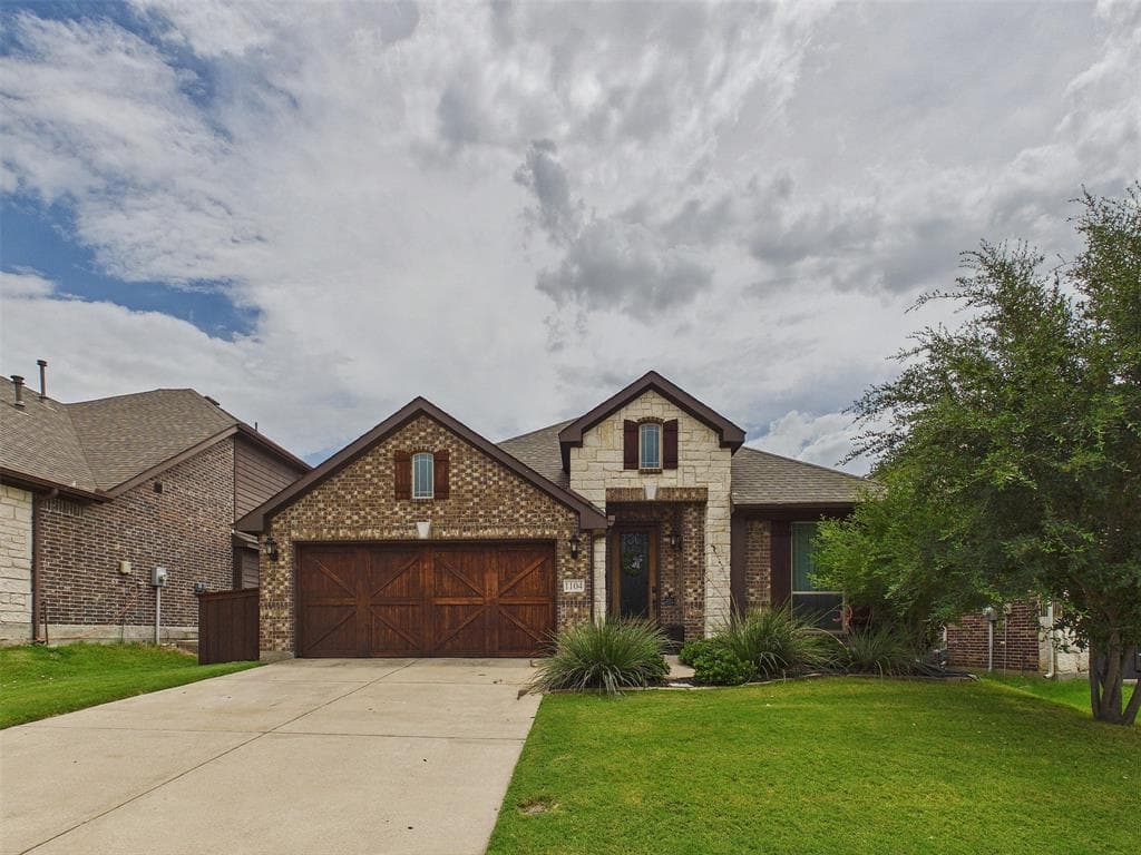 1104 Summer Ln