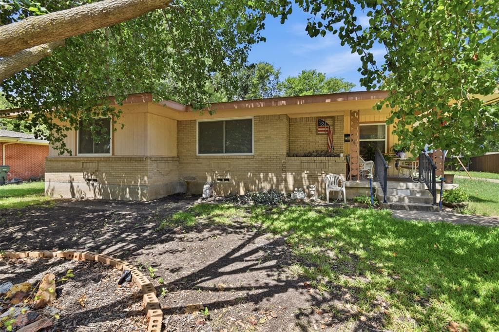 913 Blossom Cir