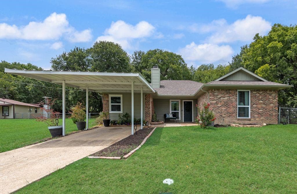 521 Shore Dr