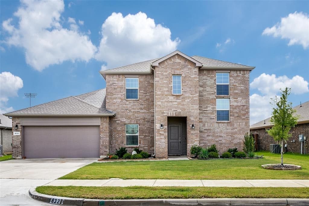 832 Alexandria Ln
