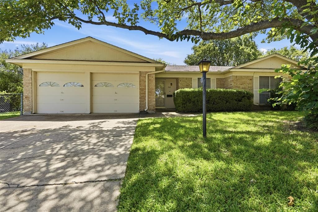 760 Comal Ave