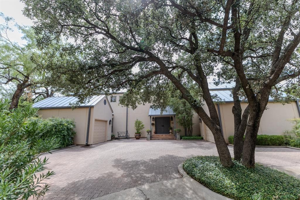 114 Riverside Park