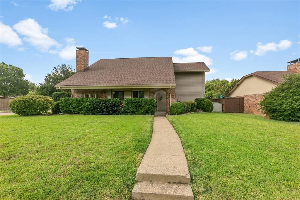 3302 Ivanhoe Ln