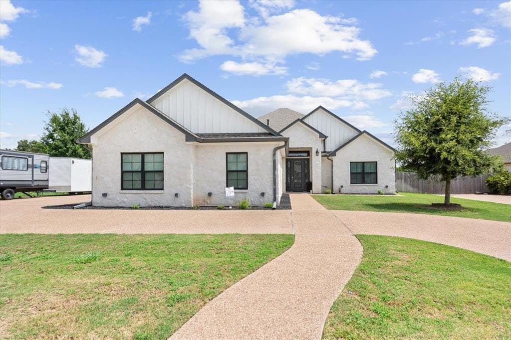205 Fox Run Ln