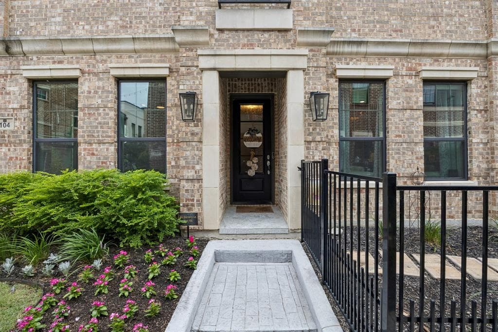 302 Nursery Ln Unit 104