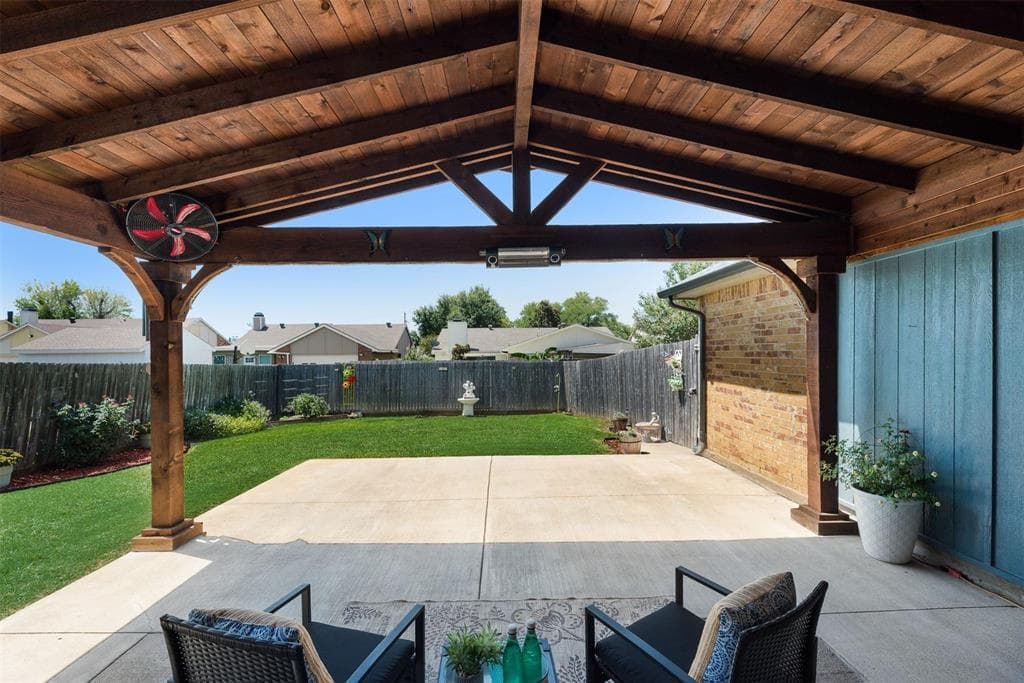 1902 Uvalde St