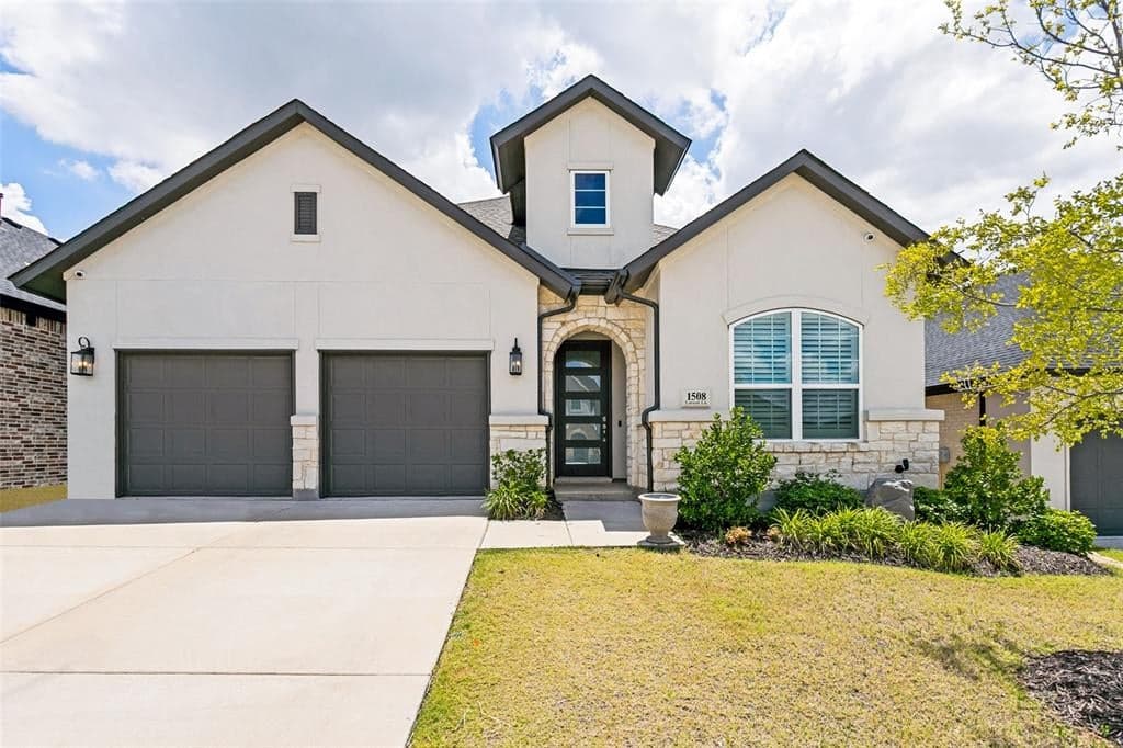 1508 Larson Ln