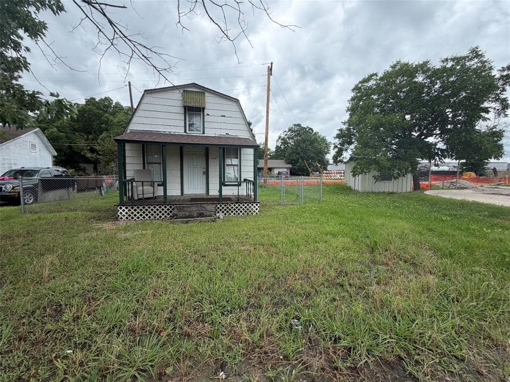 754 N Waco St