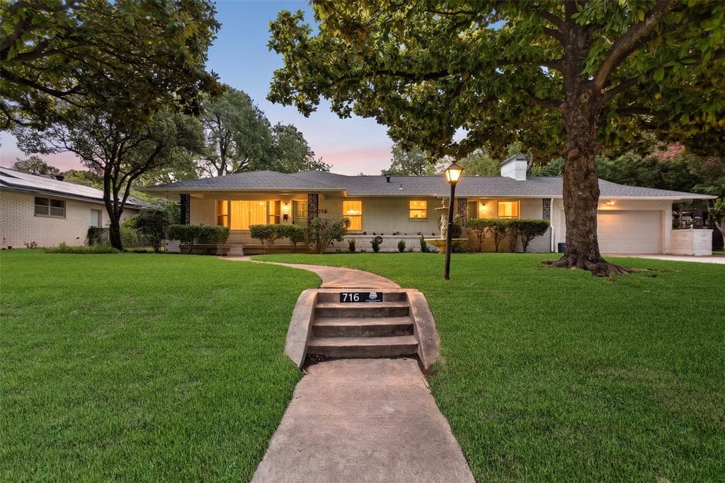 716 Mayrant Dr
