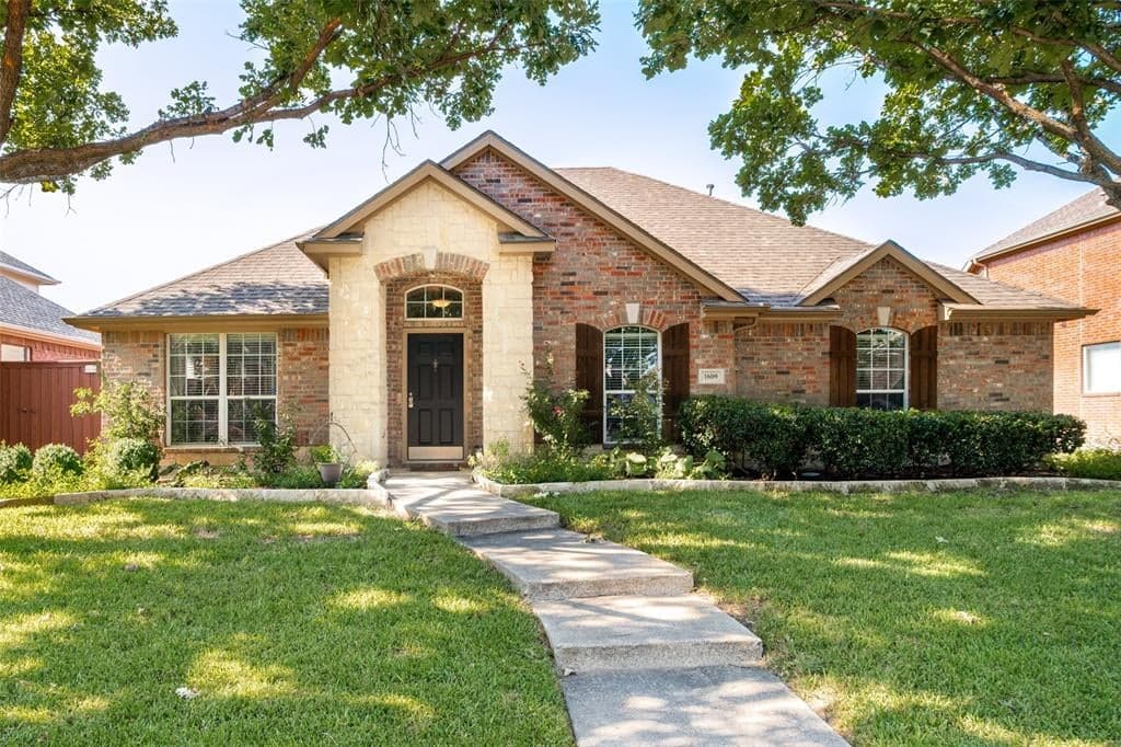 1609 Whispering Glen Dr
