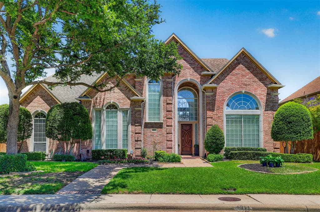 4911 Holly Tree Dr