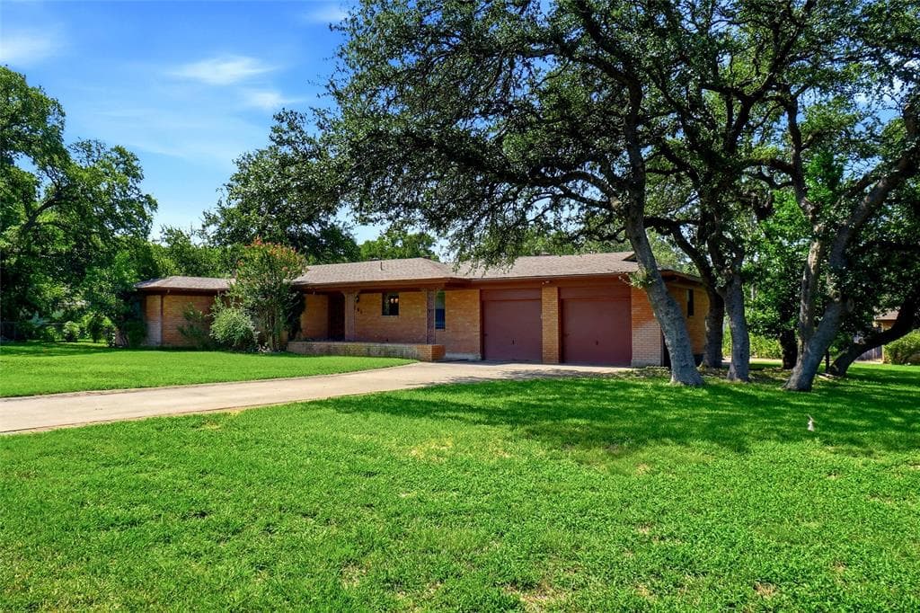 201 Crest Ridge Dr