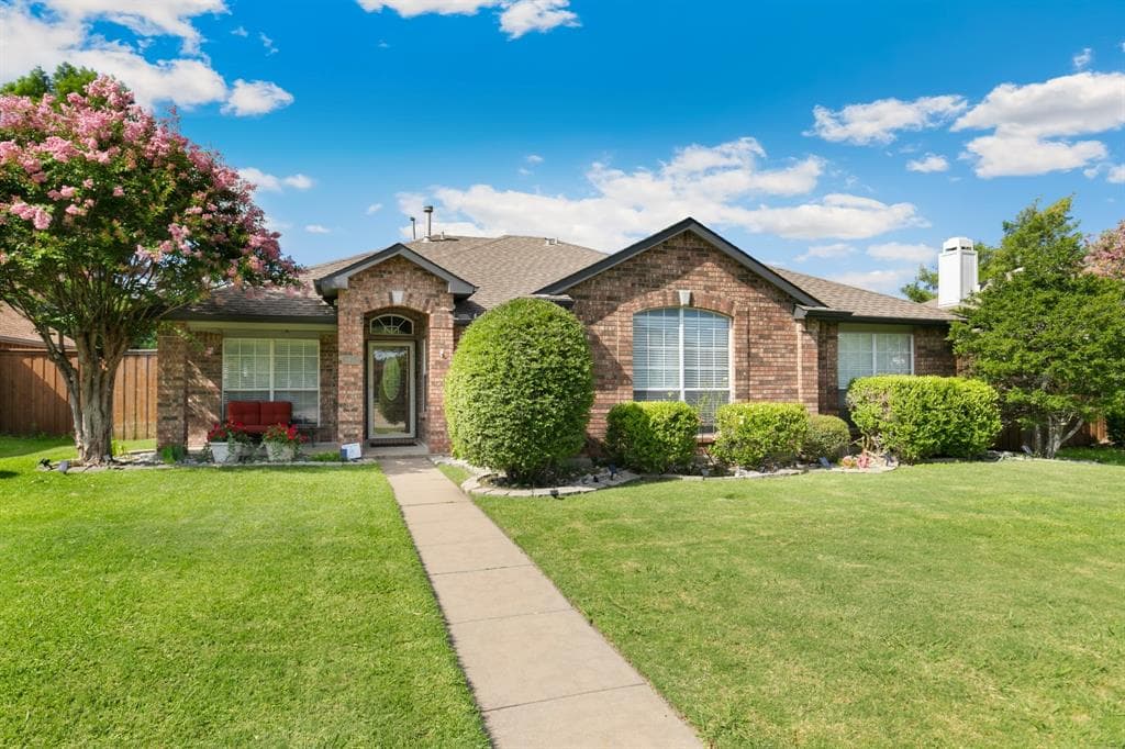 5933 Fox Dr