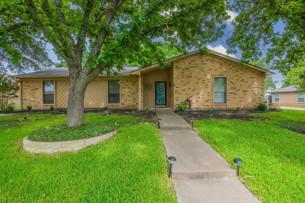 1057 Radisson Dr