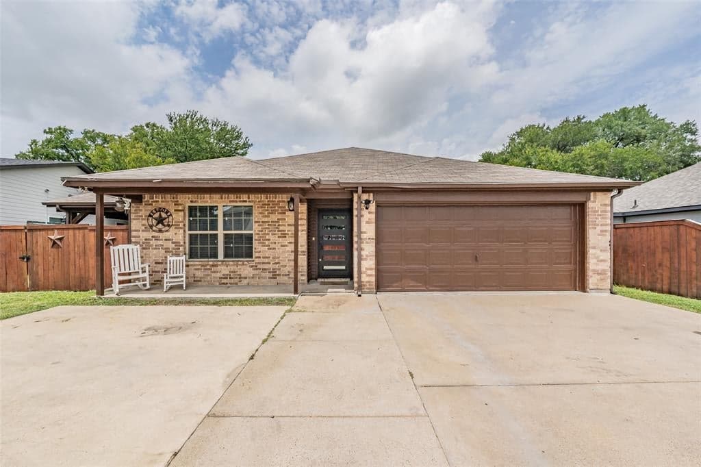 8015 Leigh Ann Dr