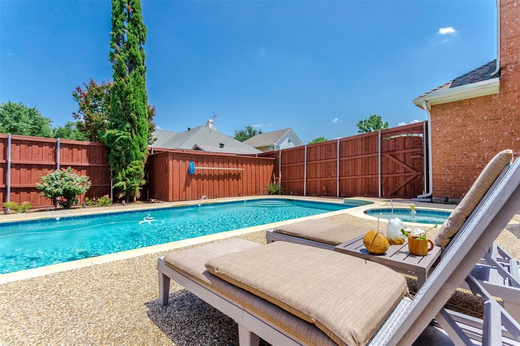 2405 Kittyhawk Dr