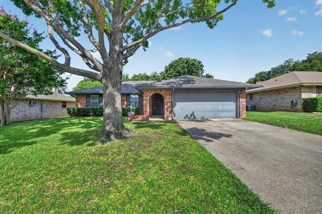 2409 Poppy Ln