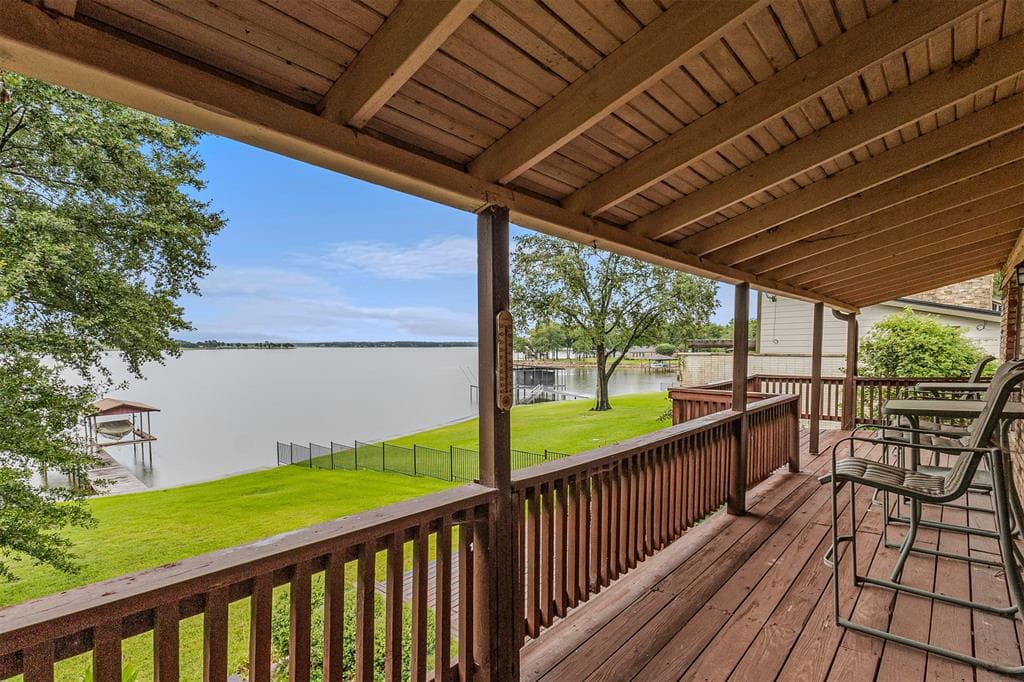17 Shoreline Dr
