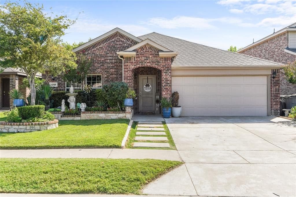 1202 Bronze Ln