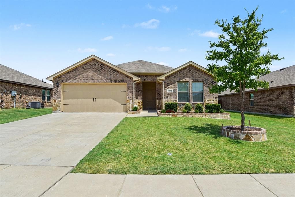 1207 Honeysuckle Dr