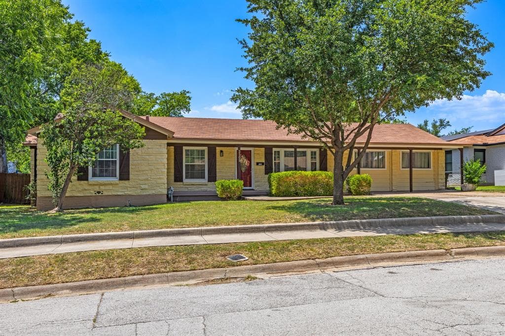 3109 Kingsbury Ave