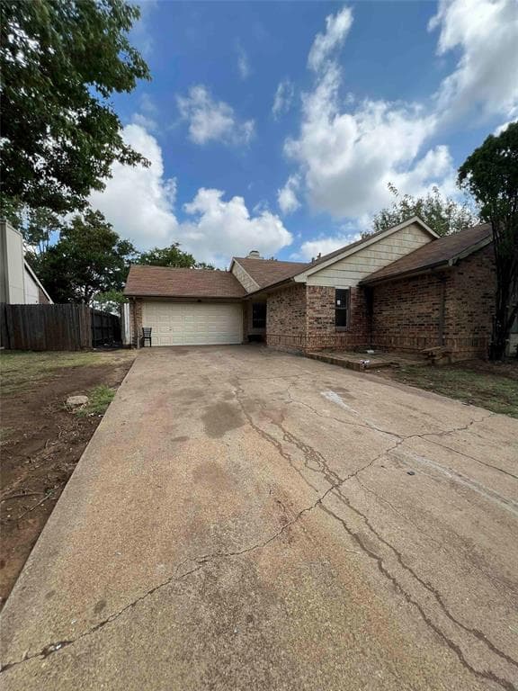 3308 Woodlark Dr