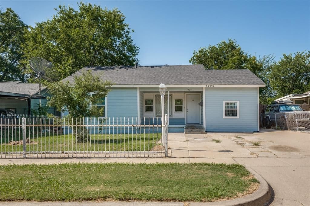 1225 W Boyce Ave