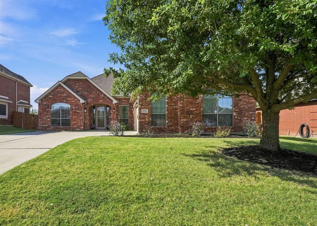 812 Peach Ln