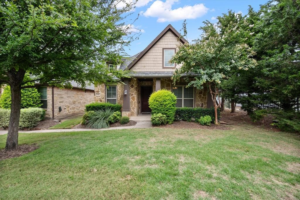 5145 Kentwood Dr